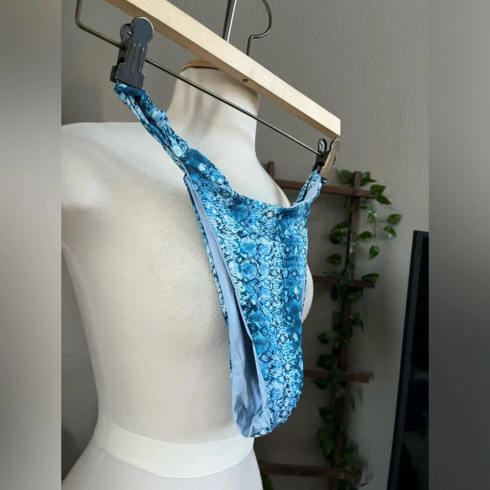 Frankies Bikinis 2 Pc Set Lulu Top and Kenz Bottom